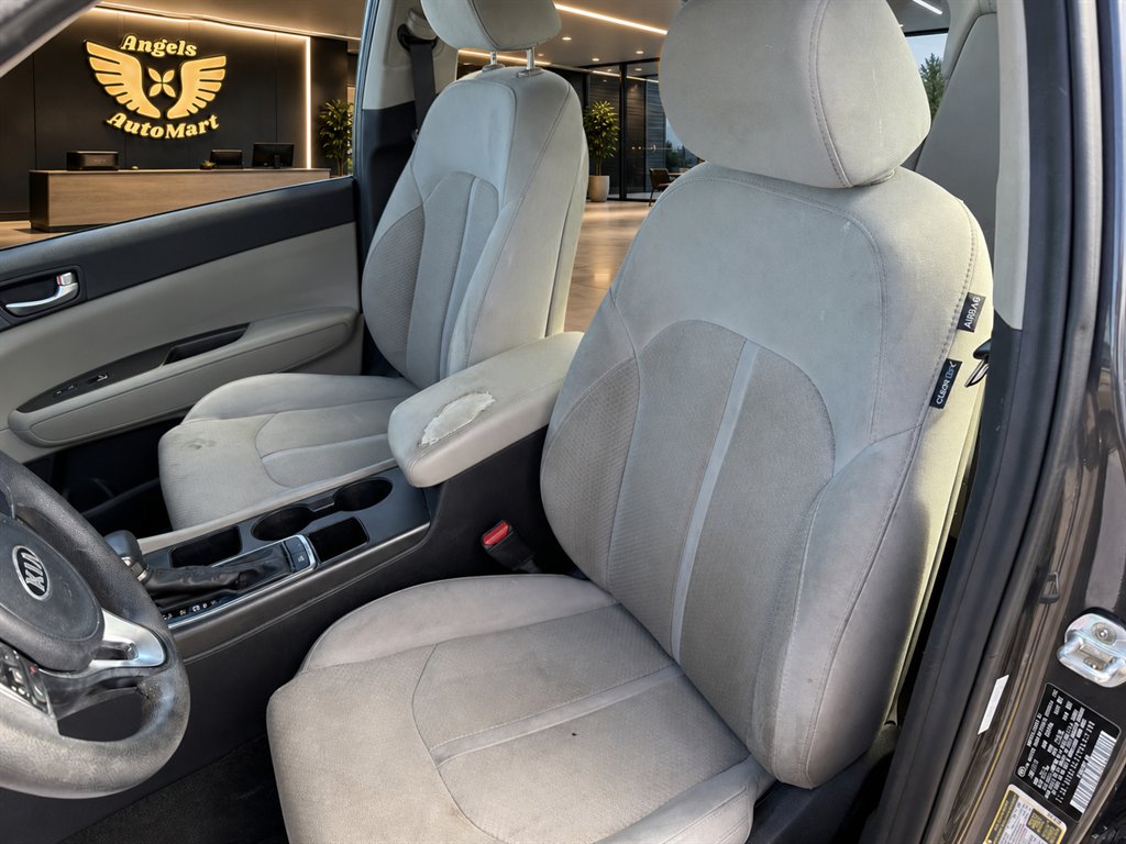 2017 Kia Optima LX - Photo 9