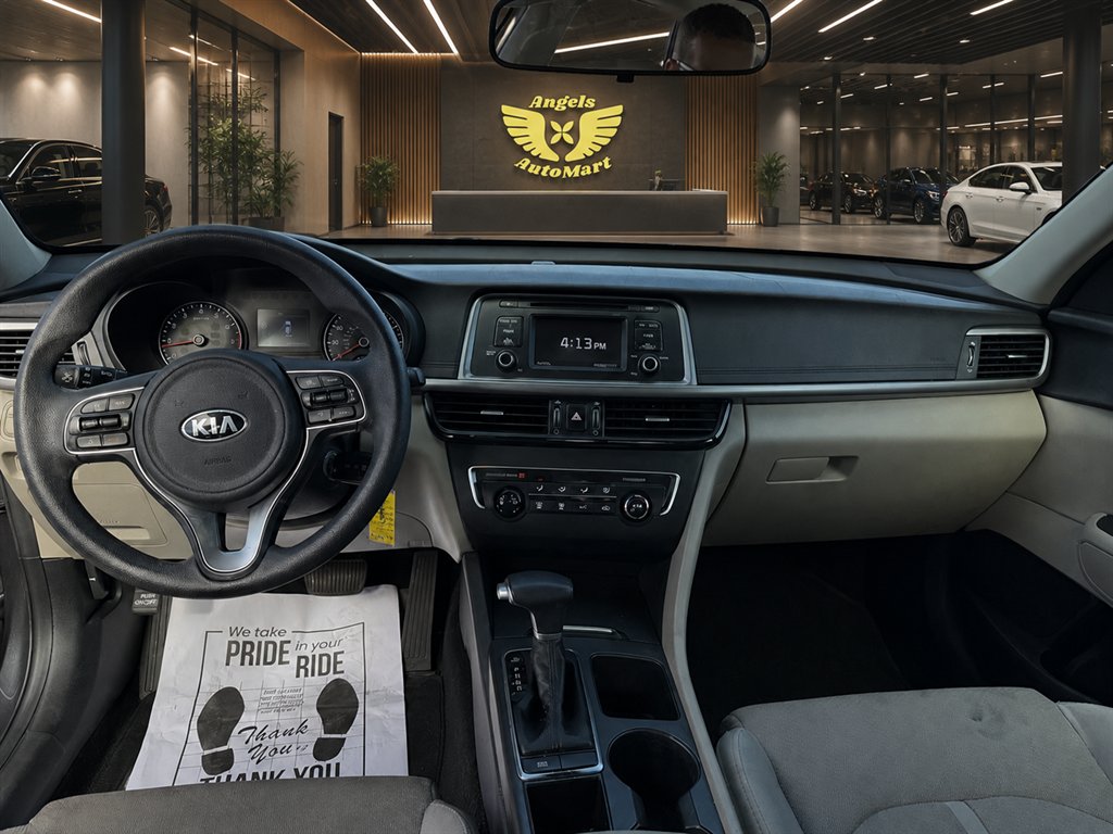 2017 Kia Optima LX - Photo 11